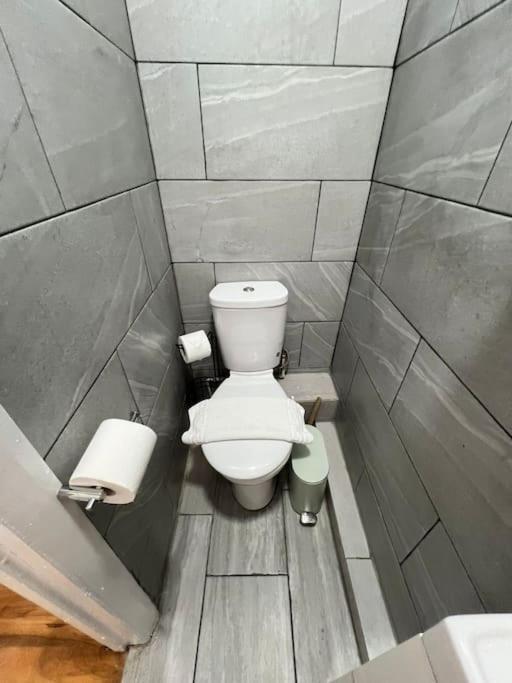2 Bedroom Apartment Near Station London Luaran gambar