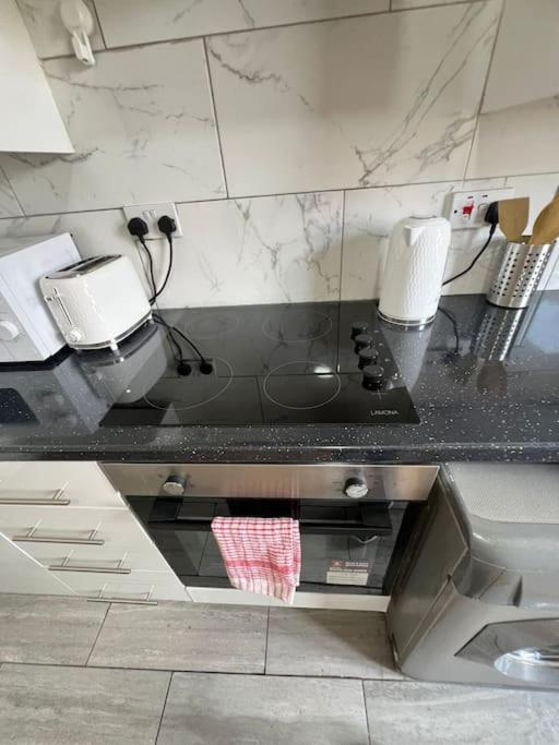 2 Bedroom Apartment Near Station London Luaran gambar