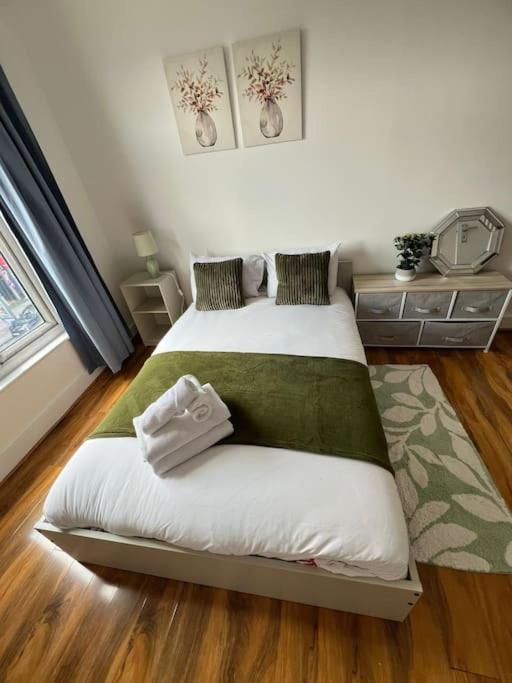 2 Bedroom Apartment Near Station London Luaran gambar
