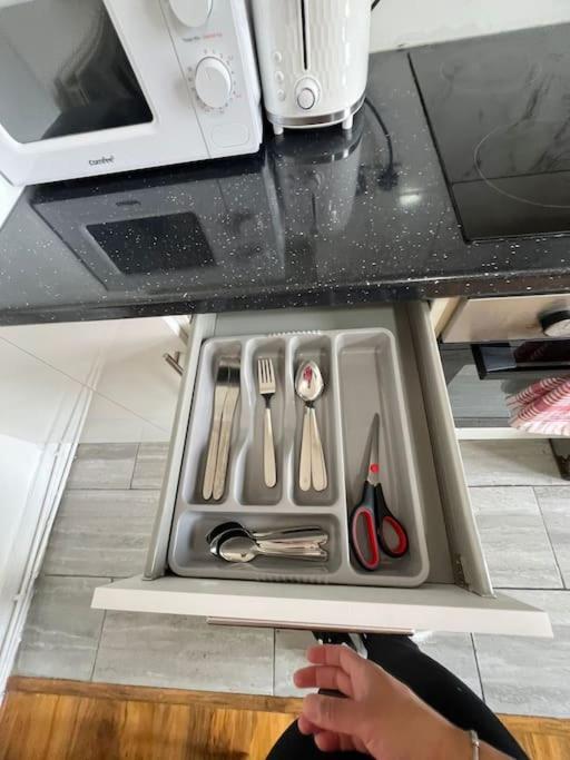 2 Bedroom Apartment Near Station London Luaran gambar